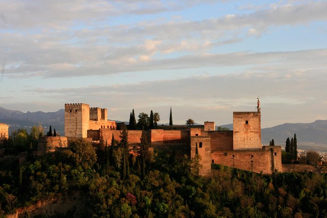 Alhambra Private Tour: Nasrid Palaces, Alcazaba and Generalife - Nasrid Palaces: courtyards, stucco, and the calm of fountains