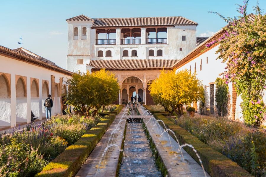 Alhambra Private Tour: Nasrid Palaces, Alcazaba & Generalife - Key things to know before you go