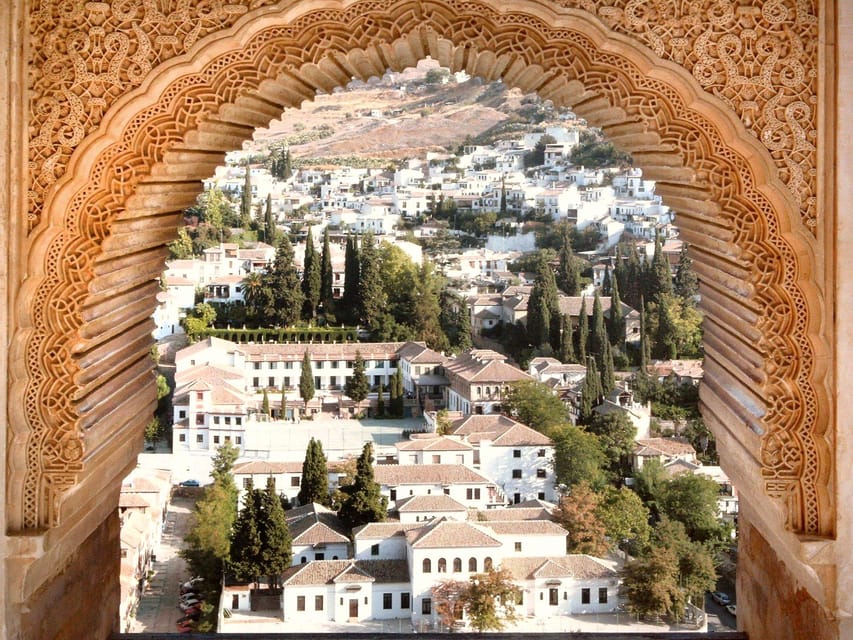 Alhambra Private Tour: Nasrid Palaces, Alcazaba & Generalife - Alcazaba fortress: ancient walls plus big Granada views