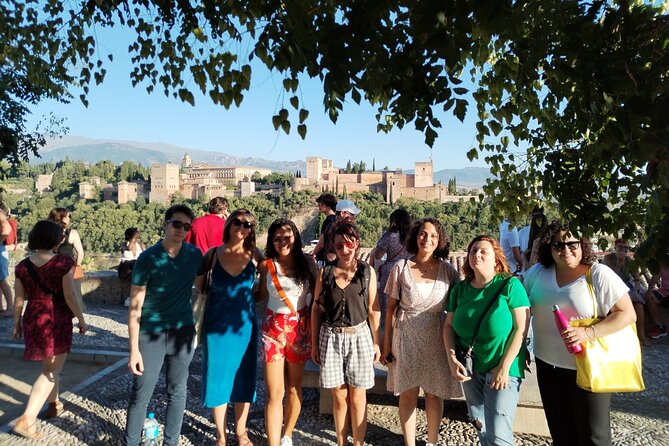 Alhambra Private Tour: Nasrid Palaces and Generalife - Photographing the palaces without losing your mind