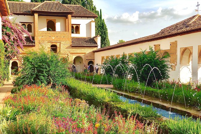 Alhambra Private Tour with Skip-the-line-tickets - Skip-the-line tickets that keep your day from turning into a line