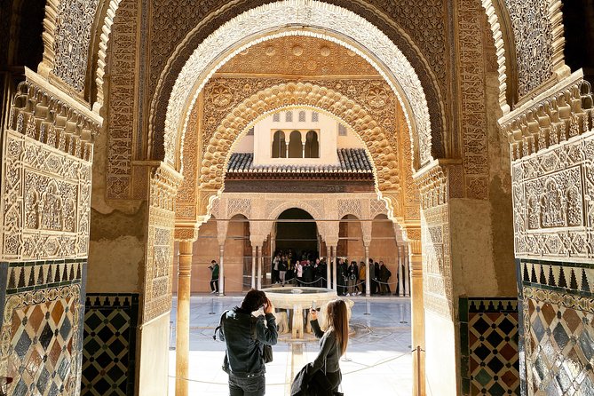 Alhambra Private Tour with Skip-the-line-tickets - Generalife gardens: sultan summer residence and those picture-perfect views