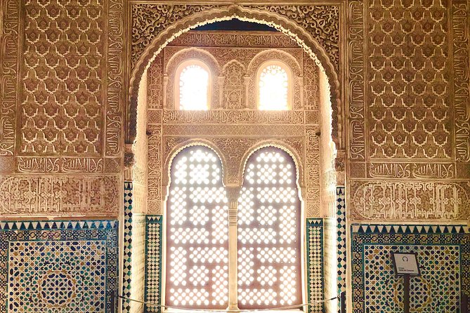 Alhambra Private Tour with Skip-the-line-tickets - Meeting point and practical logistics that actually help