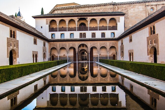 Alhambra Skip-the-Line with Albaicin, Sacromonte by Segway/Bike - The in-between break: use it to recharge in Granada