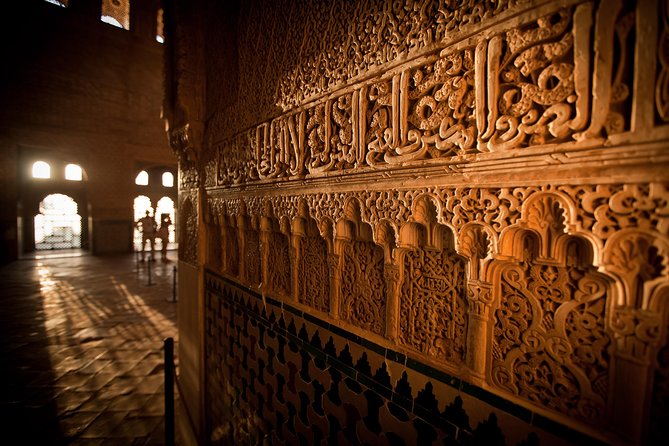 Alhambra: Small Group Tour with Local Guide & Admission - Alcazaba fortress: viewpoints and “you’re still in Granada” energy