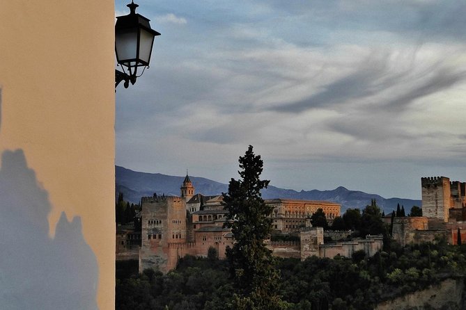 Alhambra Sunset Tour: Generalife, Alcazaba & Albaicín - Key things to know before you go