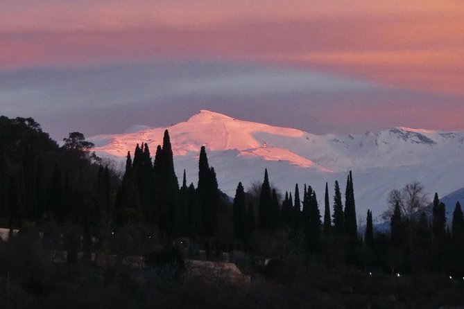 Alhambra Sunset Tour: Generalife, Alcazaba & Albaicín - Getting the timing right: 10:00 start plus a 17:00 neighborhood reset