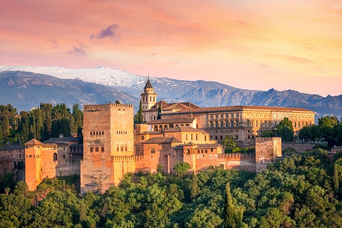 Alhambra Ticket and Guided Tour with Nasrid Palaces - Generalife Gardens: shade, water, and a calmer rhythm