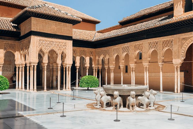 Alhambra Tickets and Albaicin Private Tour - Key things you’ll notice on this tour