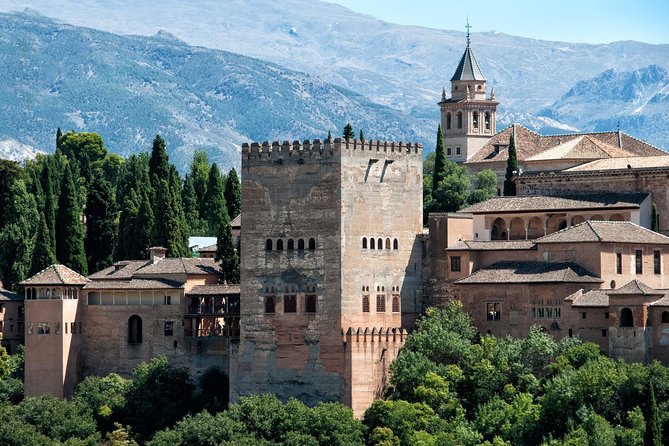 Alhambra Tickets and Albaicin Private Tour - Mirador de San Nicolás: how to enjoy the famous view without stress