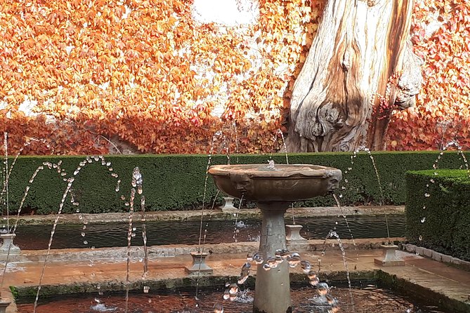 Alhambra Tour :Generalife Gardens ,Palaces and towers.Skiptheline - Generalife Gardens and Palace: get your bearings before the big sights