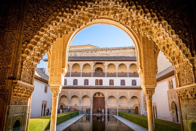 Alhambra Tour & ticket: Nasrid Palaces, Alcazaba & Generalife - Small Group Advantage: Easier Questions, Better Flow