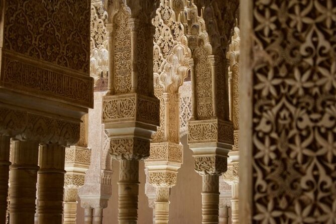 Alhambra: tour with Nasrid Palaces. Admission not included - Palace of Carlos V: a 16th-century counterpoint