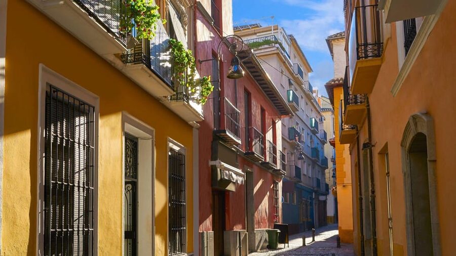 Best of Granada: Private Walking Tour with a Local - Paseo de los Tristes: the walk’s mood shift