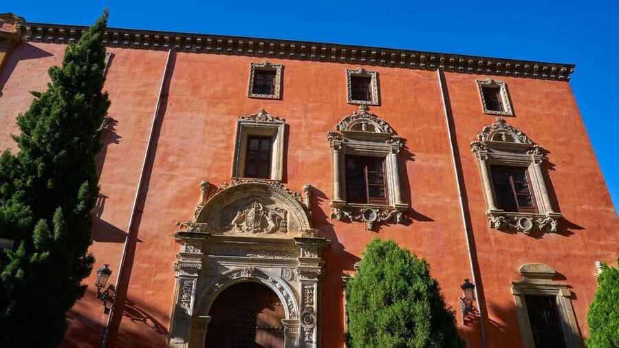 Best of Granada: Private Walking Tour with a Local - Who this tour suits best (and who might skip it)