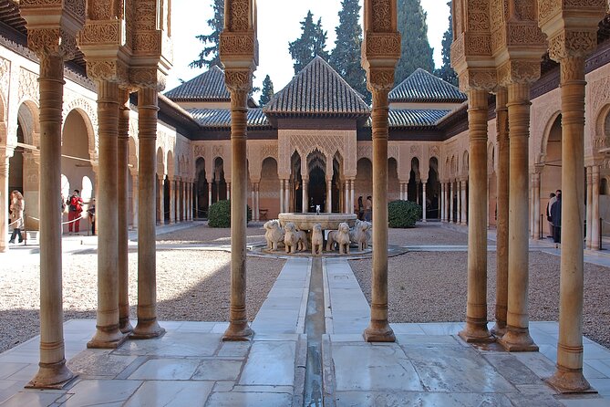 Complete Private Tour of Alhambra with Nasrid Palaces - Stop 3: Alcazaba fortress where soldiers lived