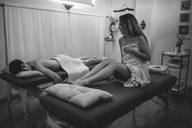 Couple Massage 80 minutes - The Massage Setup: Oils, Lighting, and the Little Details