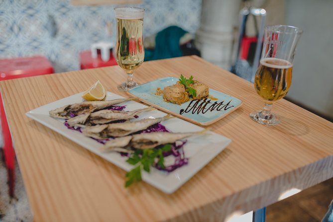 Delicious Granada Food Walk - Tapas and drinks at a local bar: social Granada in food form