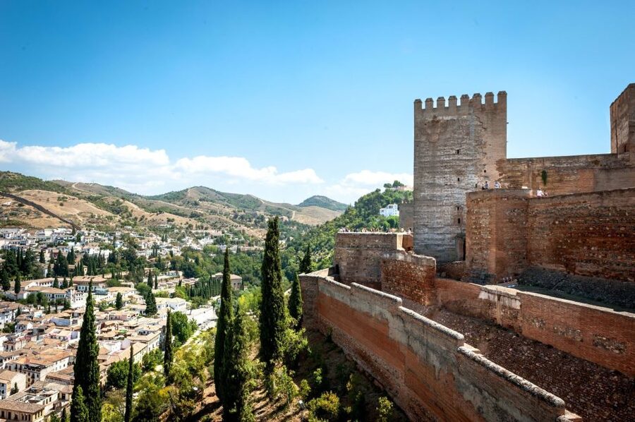 Fast-Track Alhambra & Nasrid Palaces Guided Tour - Nasrid Palaces: The Art That Tells You Who Held the Keys