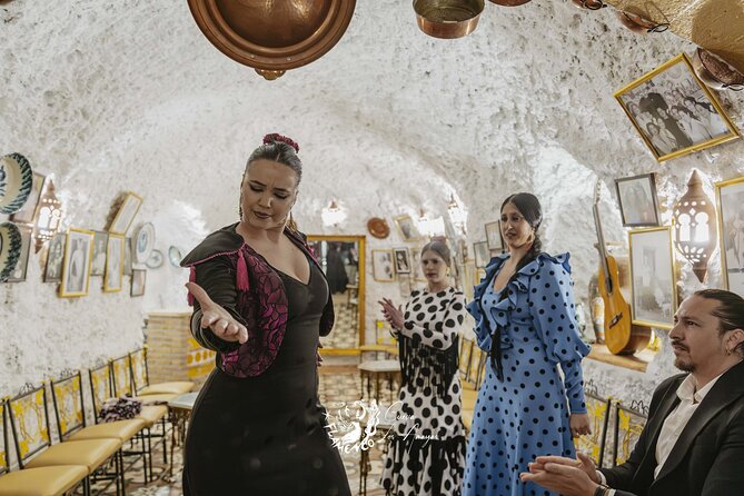 Flamenco show at Cueva Los Amayas, in Sacromonte - Cueva Los Amayas in Sacromonte: Why the cave setup matters