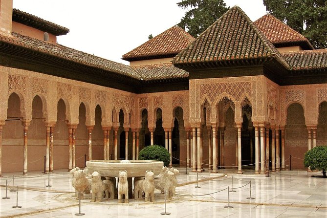 Full Alhambra tour with preferential access (SPANISH language) - Preferential Access and the Official Guide Advantage