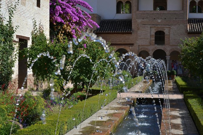 Full Alhambra tour with preferential access (SPANISH language) - Stop 5: Generalife Gardens and Views That Land
