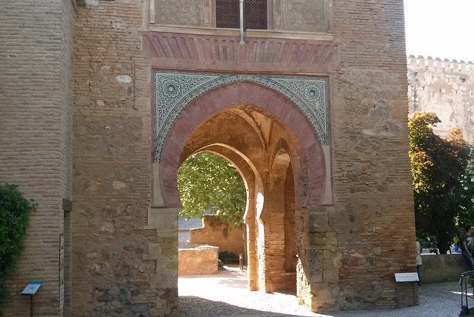 Going to Alhambra? 3 hrs Private Tour! Skip the long lines to visit the Alhambra - What’s included (and what you’ll pay separately)