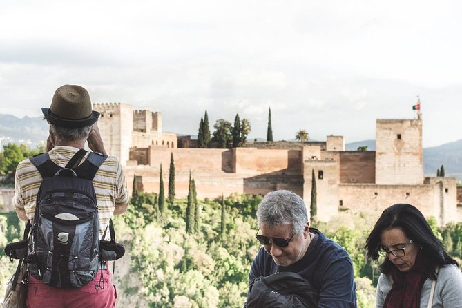Golden Hour in Granada: Sunset Walking Tour with Play Granada - Plaza Larga: a social pause in Albayzin