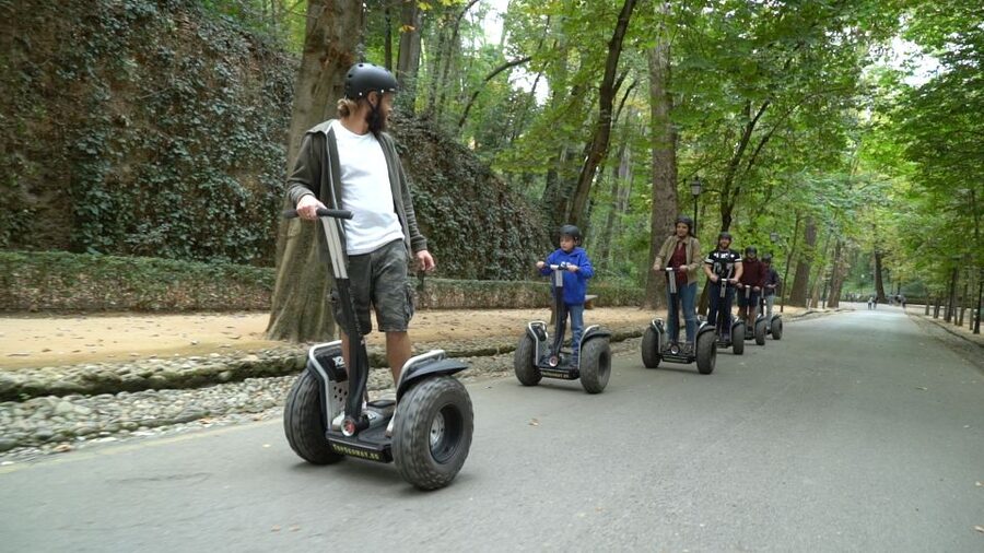 Granada: 1-Hour Panoramic Segway Tour - Albaicín Moorish streets: where the Segway saves your legs