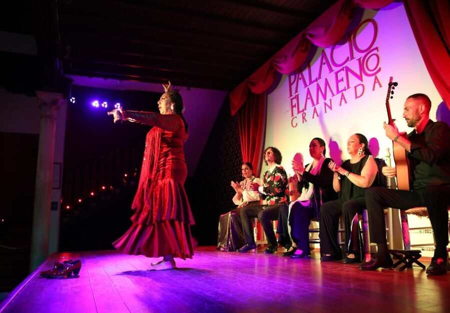 Granada: 1-Hour Traditional Flamenco Show at Palacio - What’s Actually Happening: Singing, Guitar, Dance in One Tight Hour