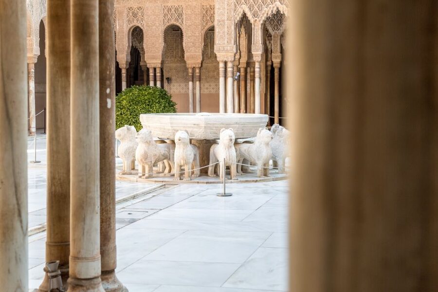 Granada: 3-Hour Alhambra and Generalife Gardens Guided Tour - A pause built into the experience