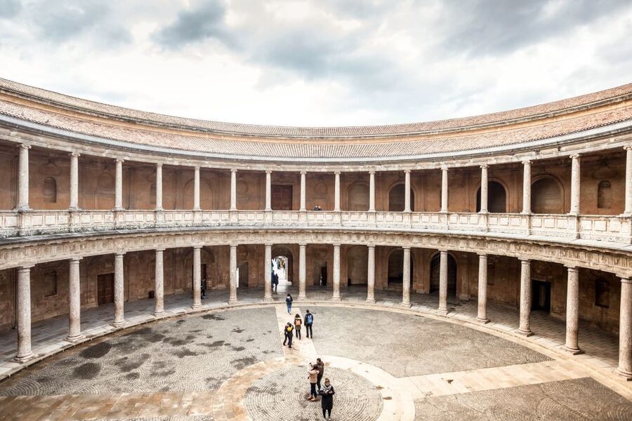 Granada: 3-Hour Alhambra and Generalife Gardens Guided Tour - Generalife: summer palace calm and classic views