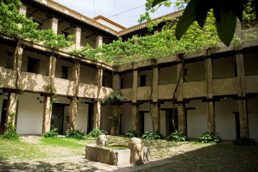 Granada Albaicín: 2.5-Hour Tapas & Drinks Walking Tour - Key highlights you’ll actually care about