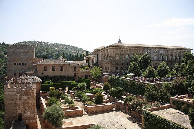 Granada Albaicín: 2.5-Hour Tapas & Drinks Walking Tour - Should you book? My practical recommendation