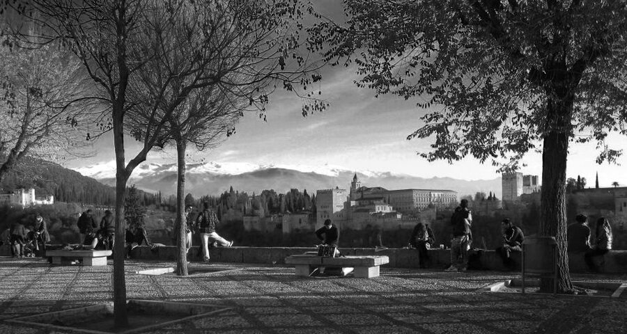 Granada Albaicín: 2.5-Hour Tapas & Drinks Walking Tour - The night stops: bars, a rooftop moment, and possibly a discoteca