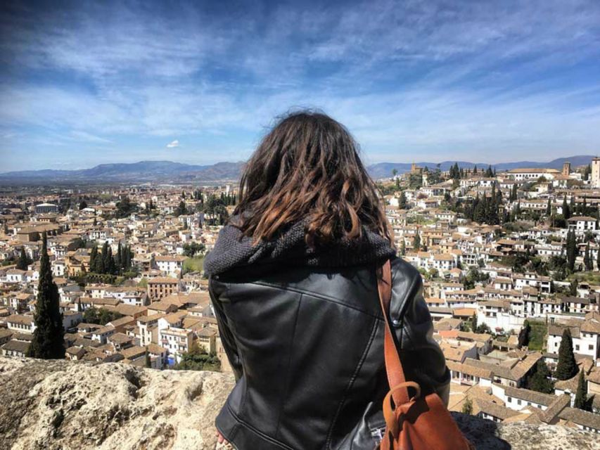Granada Albaicín: 2.5-Hour Tapas & Drinks Walking Tour - What the walk feels like: hidden alleyways, legends, and a guided pace