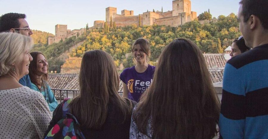 Granada: Albaicín and Sacromonte 2.5-Hour Walking Tour - Where You Start: Plaza Isabel La Católica