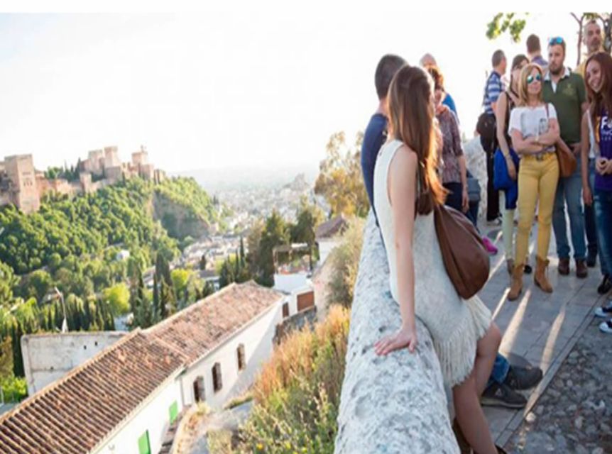 Granada: Albaicín and Sacromonte 2.5-Hour Walking Tour - Albaicín Streets and Moorish Design You Can See