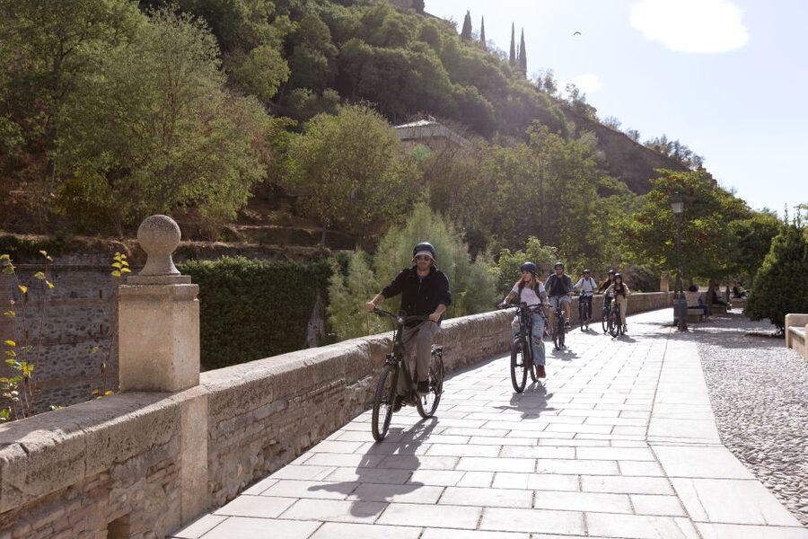 Granada: Albaicin and Sacromonte E-Bike Tour - Who this tour suits best (and who should think twice)