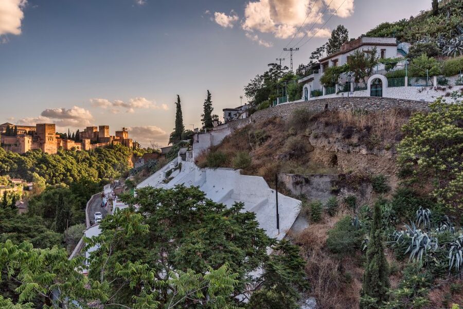 Granada: Albaicin and Sacromonte Evening Walking Tour - The photo big moment: Plaza de San Nicolás and the best views