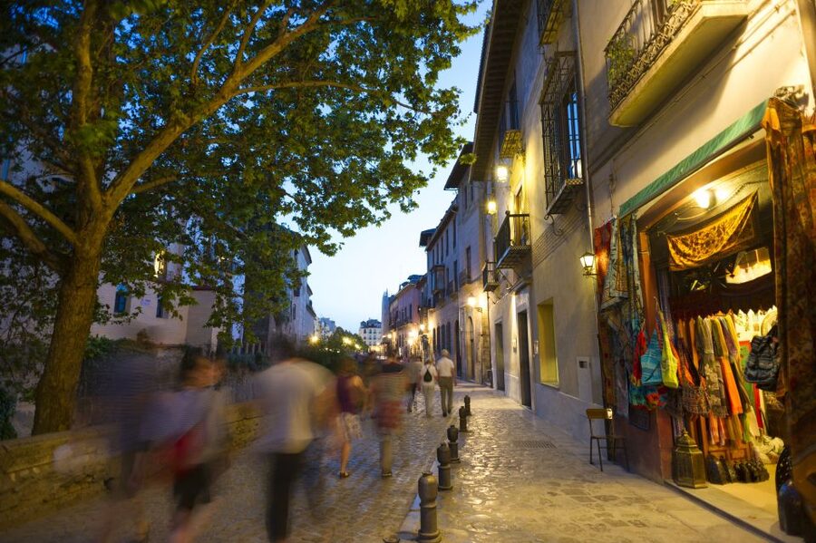 Granada: Albaicin and Sacromonte Evening Walking Tour - FAQ