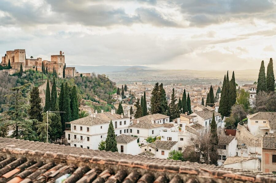 Granada: Albaicín and Sacromonte Guided Sunset Walking Tour - Why Albaicín and Sacromonte at sunset makes practical sense