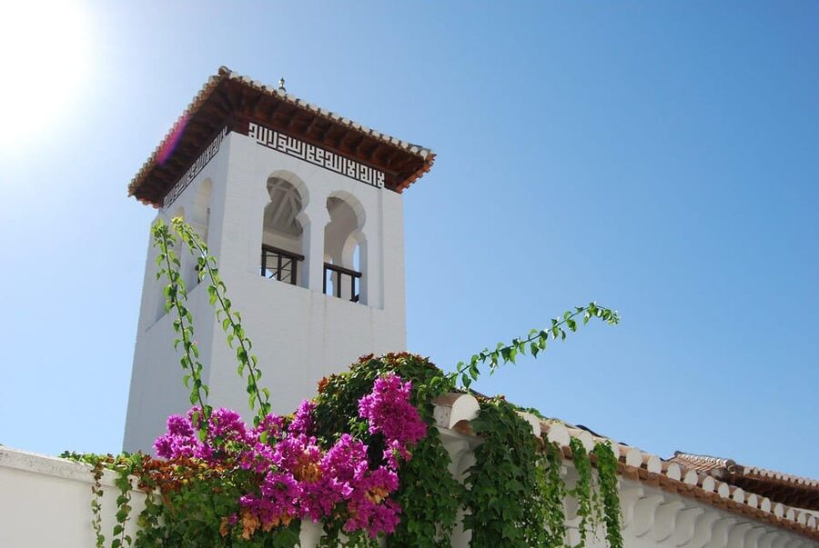 Granada: Albaicín and Sacromonte Guided Sunset Walking Tour - El Bañuelo: a small stop with big meaning