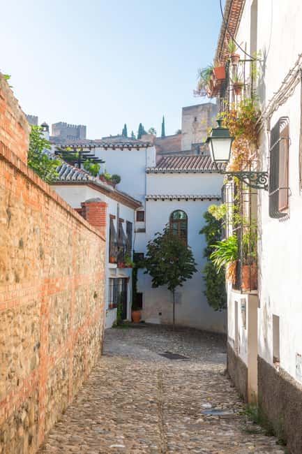 Granada: Albaicín and Sacromonte Guided Walking Tour - Albaicín’s Muslim quarter: UNESCO streets with real street-level context