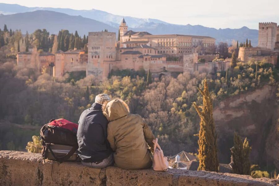 Granada: Albaicín and Sacromonte Guided Walking Tour - Dar Al-Horra and Paseo de Los Tristes: walking through memory
