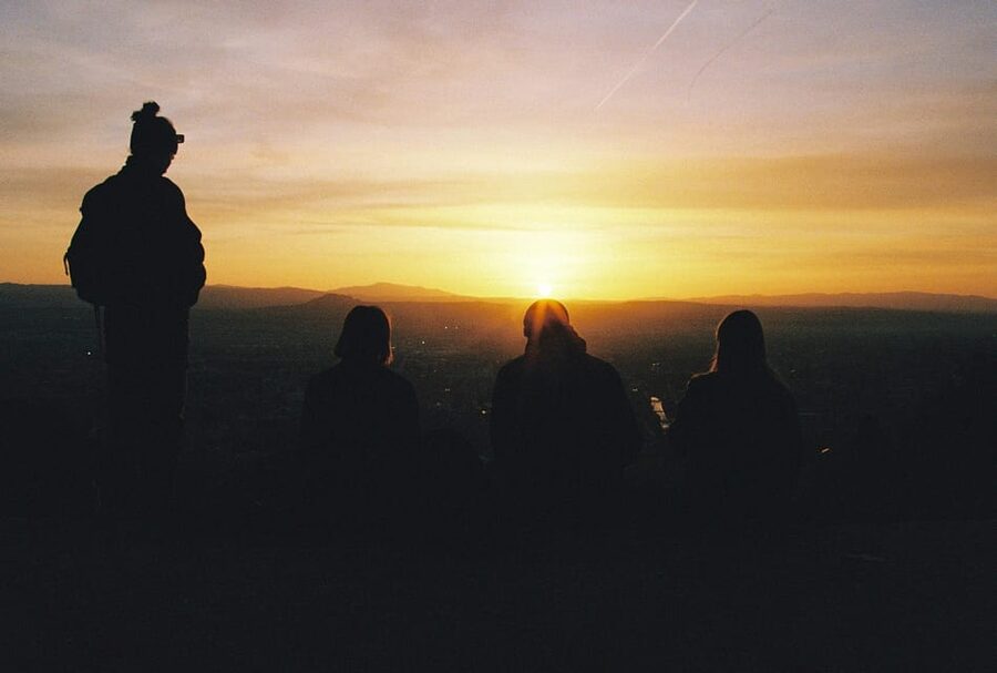 Granada: Albaicín and Sacromonte Sunset Tour & Flamenco Show - Start at Plaza Nueva and Walk Into Granada’s Old Muslim Quarter