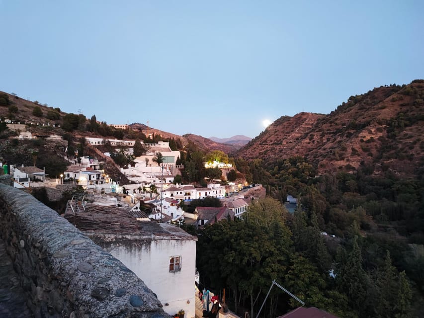 Granada: Albaicín and Sacromonte Sunset Tour & Flamenco Show - Tablao Flamenco La Alborea Granada: 1 Hour of Live Dance and a Welcome Drink