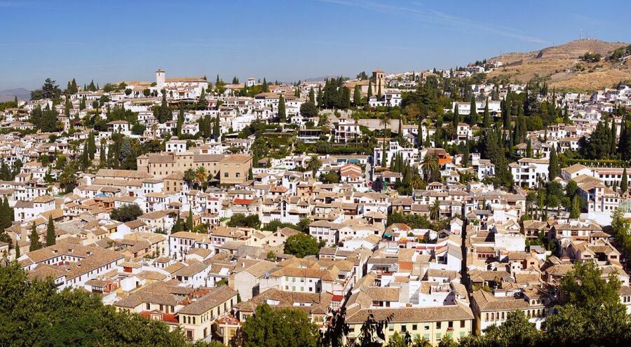 Granada: Albaicín and Sacromonte Walking Tour - Cuesta del Chapiz and Paseo de los Tristes: walking toward the river’s story