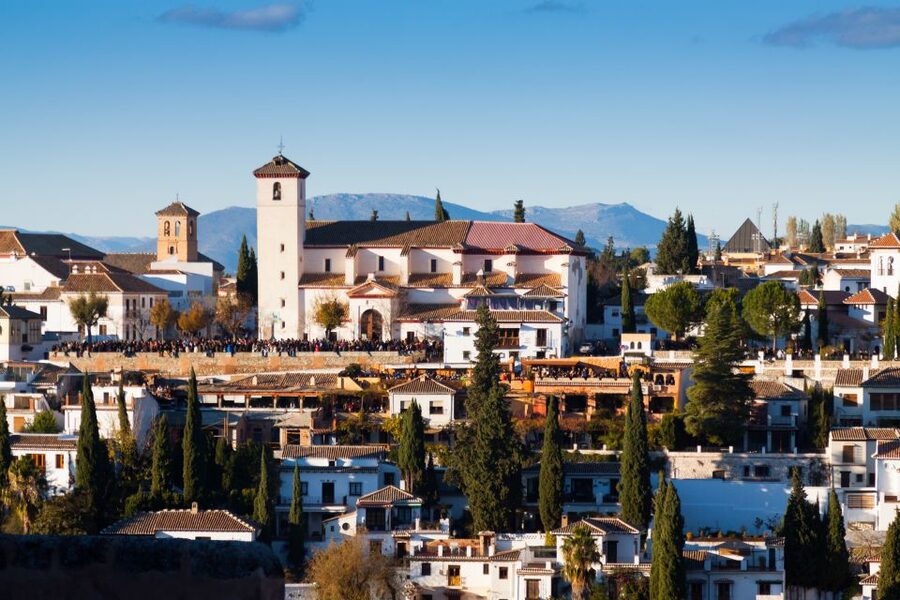 Granada: Albaicín and Sacromonte Walking Tour - Getting started at Plaza Isabel la Católica: what to expect before you walk