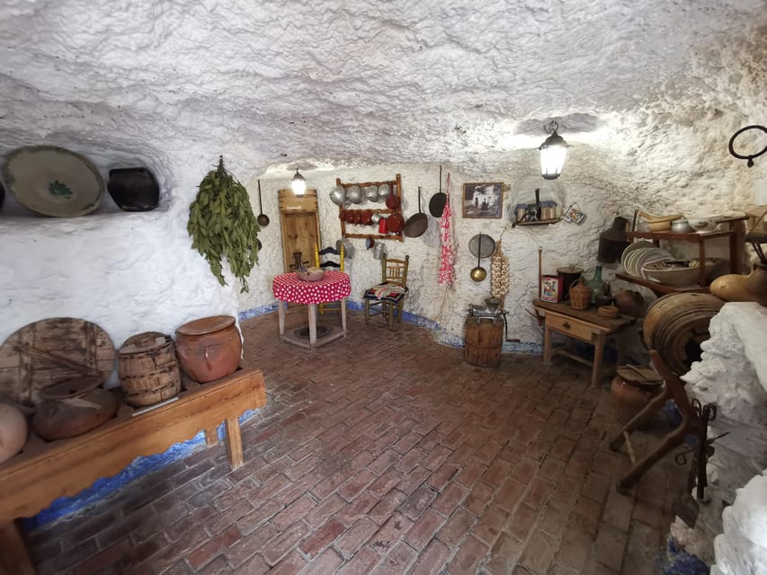 Granada: Albaicín, Sacromonte & Museum of Caves Walking Tour - Should you book this Granada cave, Albaicín and Sacromonte walk?